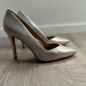 Gold/silver Vince Camuto pointy heels